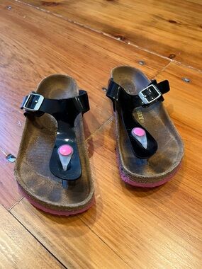 BIRKENSTOCK Kids 31 Black Gizeh Patent Leather Thong Sandals Kids Cork